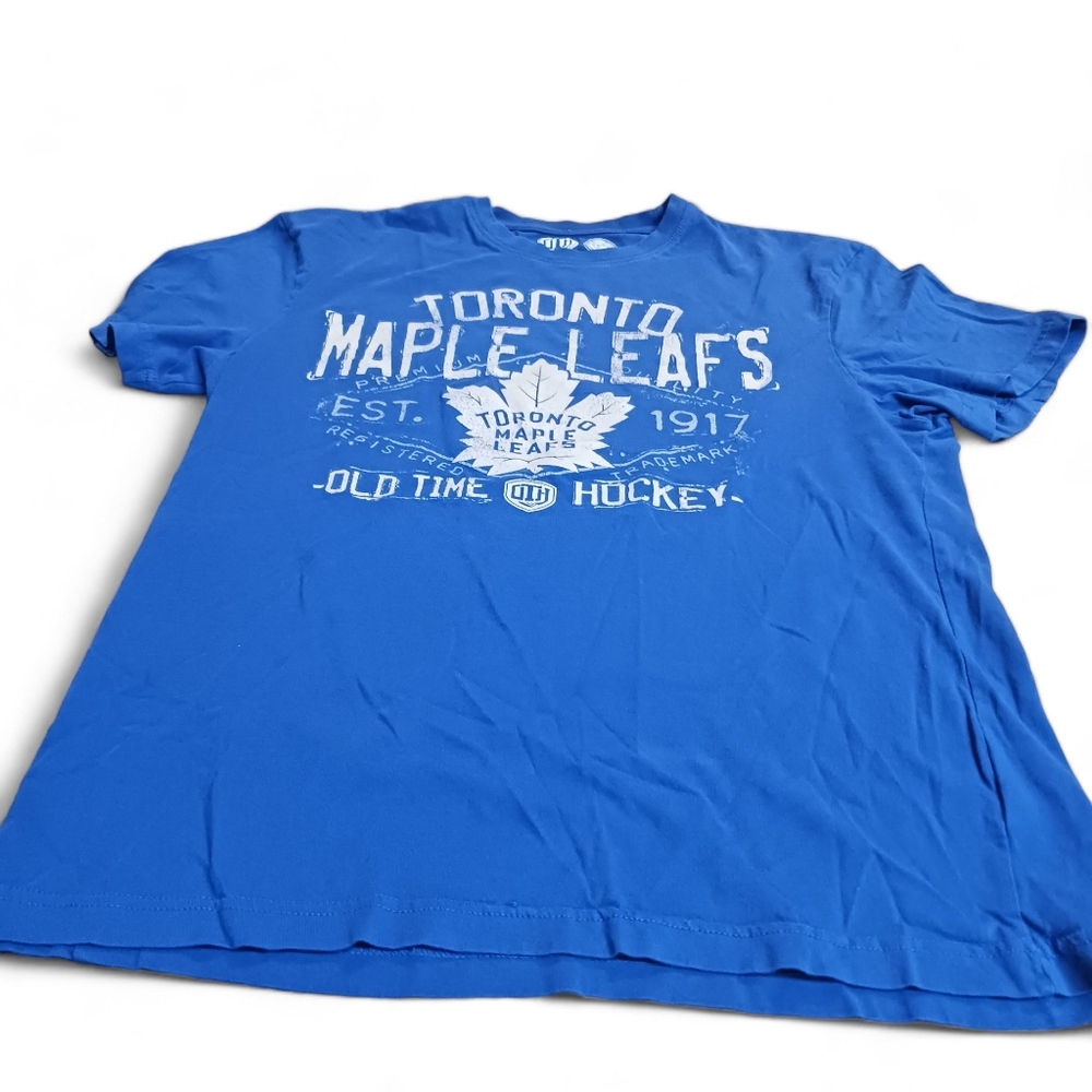 Toronto maple leafs t shirt